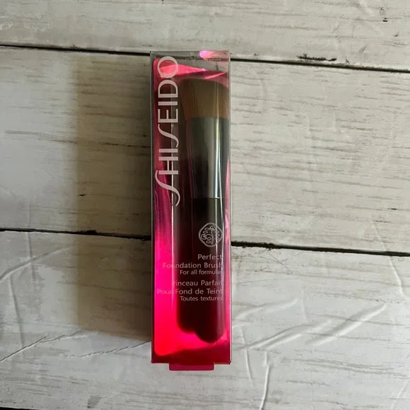 NIB Shiseido Perfect Foundation Brush - Picture 2 of 3
